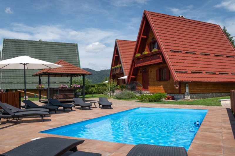 Case Crni Lug con piscina, sauna e jacuzzi, Gorski Kotar, Croazia